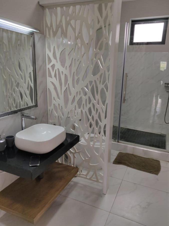 Shanti Haveli Beachfront Apartments Flic-en-Flacq エクステリア 写真